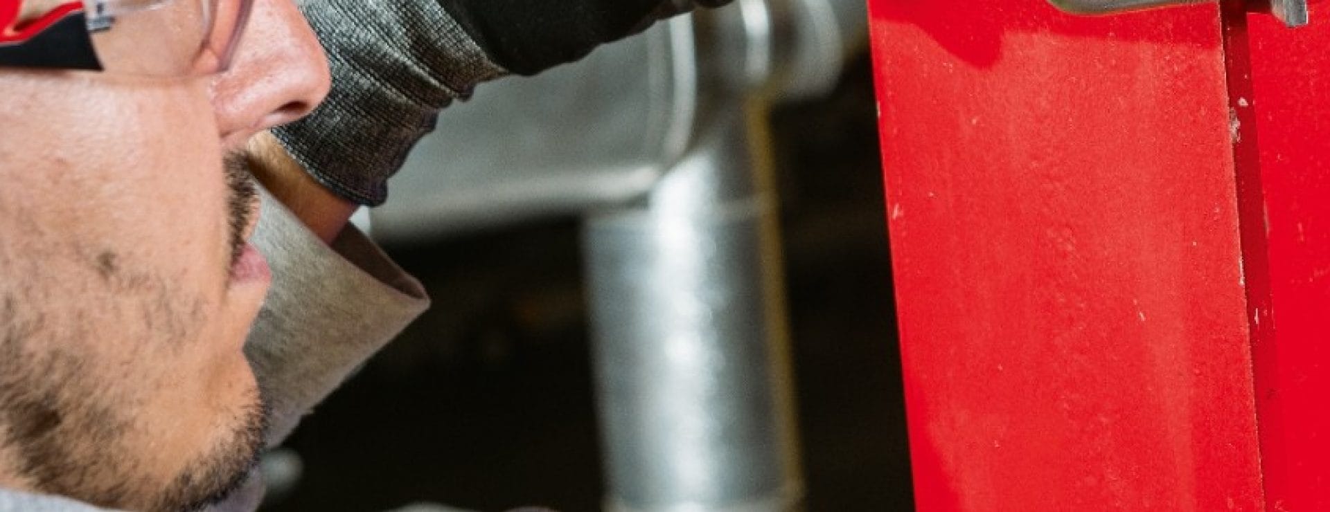 裝夾需要同時到達鋼材的兩側